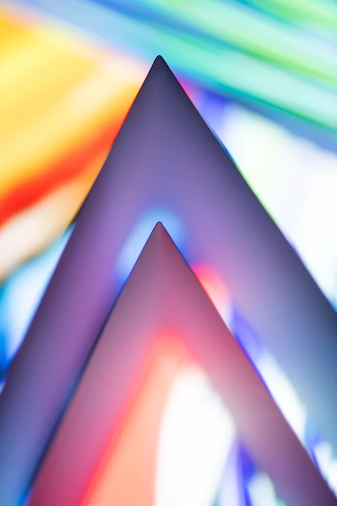 Paper Works: Abstrakte Fotografie aus der Serie ‚Paper Works‘ von Steffen Freiling – minimalistische Komposition aus Papier, Licht und Schatten.