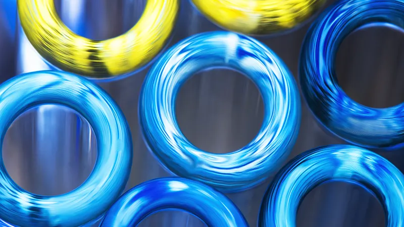Abstrakte fotografische Komposition aus der Serie „Pipes“ – Licht, Struktur und Form in reduzierter Ästhetik von Steffen Freiling.
