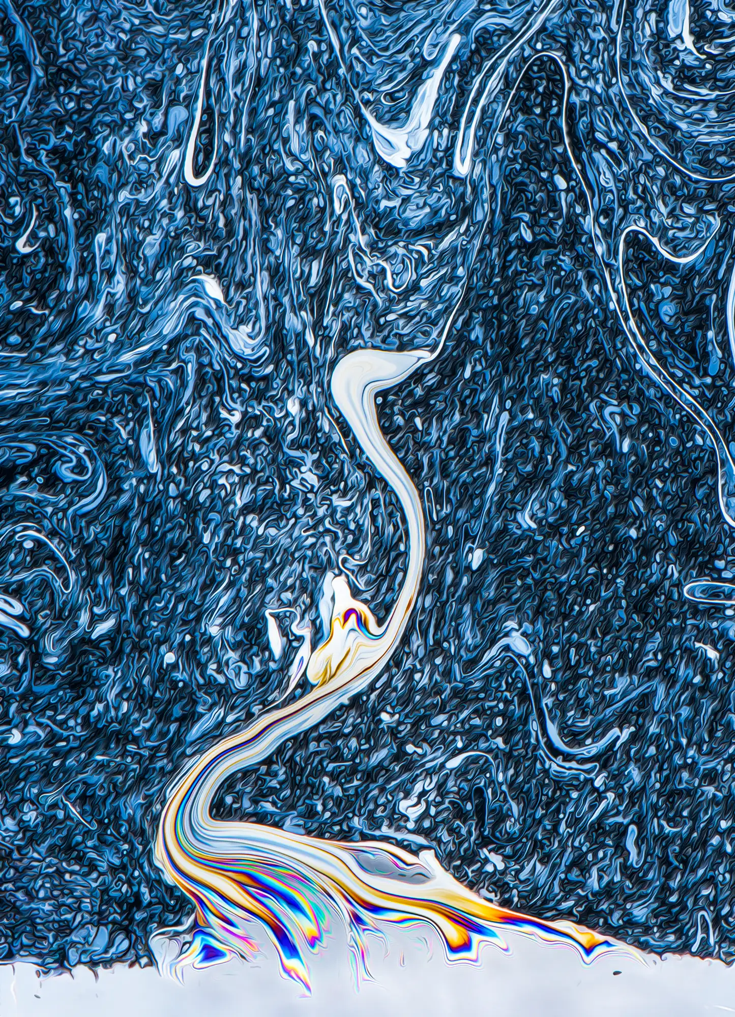 Flüchtige Farblandschaft auf Seifenhaut – Makrofotografie von Steffen Freiling aus der Serie ‚Transient Worlds‘ über Schönheit und Vergänglichkeit